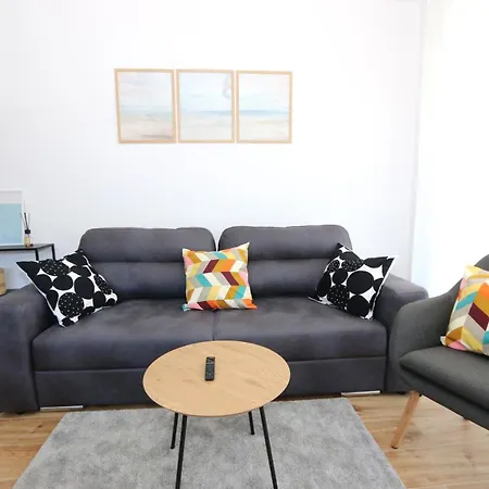 Dolphin View Ii With A Pool By The Mandre