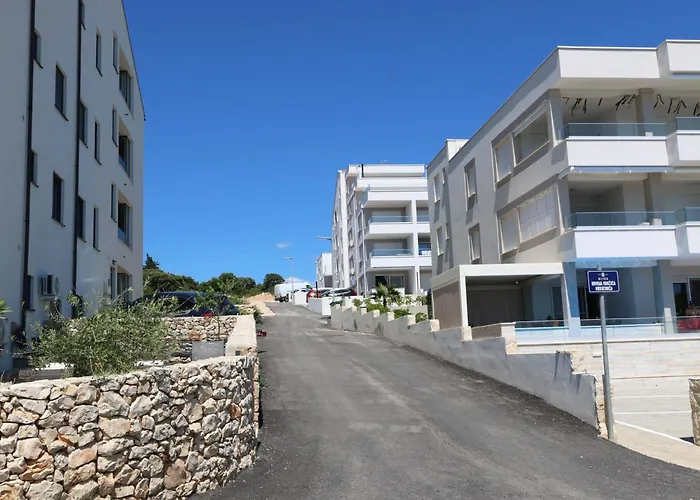 Dolphin View Ii With A Pool By The Apartamento Mandre