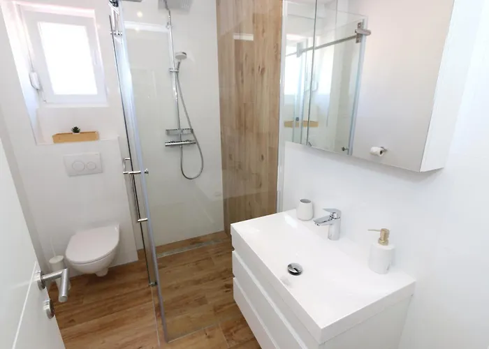 Apartamento Dolphin View Ii With A Pool By The Mandre