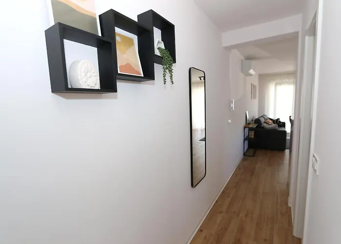 Dolphin View Ii With A Pool By The Mandre