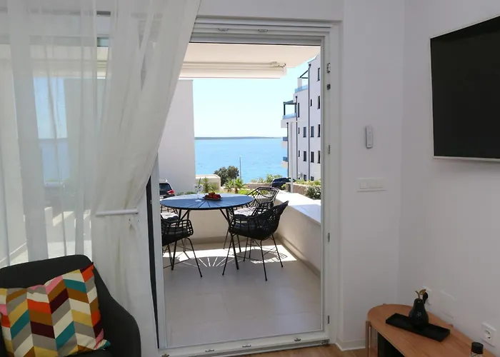 Dolphin View Ii With A Pool By The Apartamento Mandre