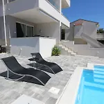 Apartman Dolphin View Ii With A Pool By The *