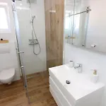 Apartman Dolphin View Ii With A Pool By The Mandre