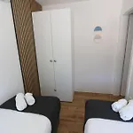 Apartman Dolphin View Ii With A Pool By The