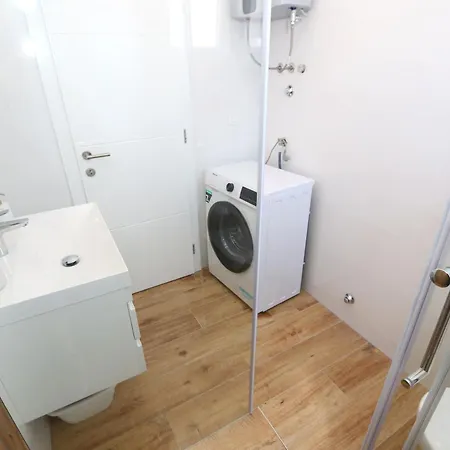 アパート Dolphin View Ii With A Pool By The マンドレ