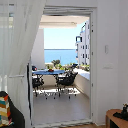 Dolphin View Ii With A Pool By The Apartman Mandre