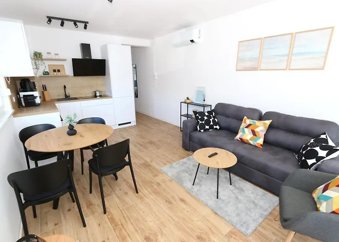 Dolphin View Ii With A Pool By The 아파트 만드레