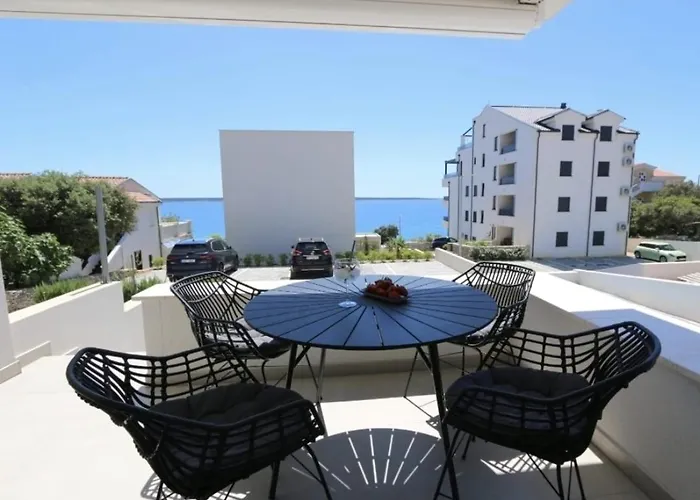 아파트 Dolphin View Ii With A Pool By The